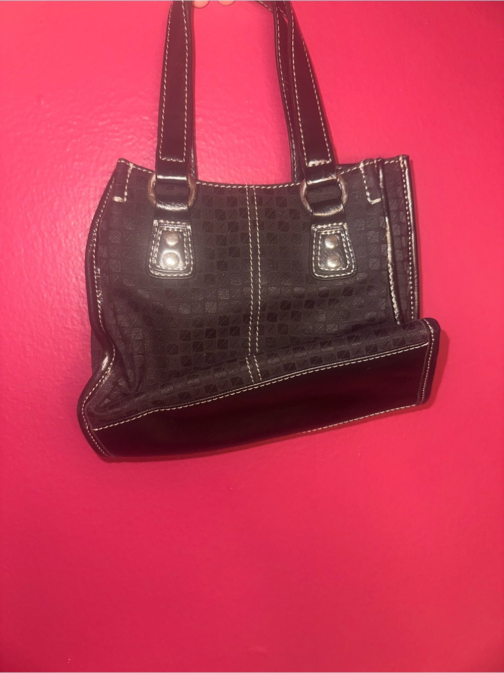 Nine & Co. Black Small Shot Purse - Patterned Exterior and Contrast Stitching